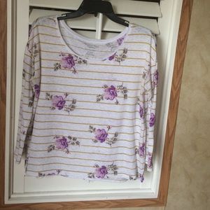 A beautiful striped shirt with flower print🌸