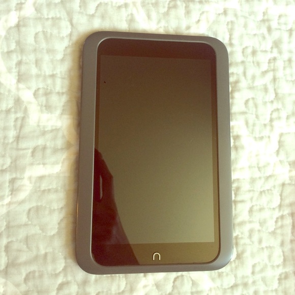 Barnes and Noble Nook with Case and charging cord