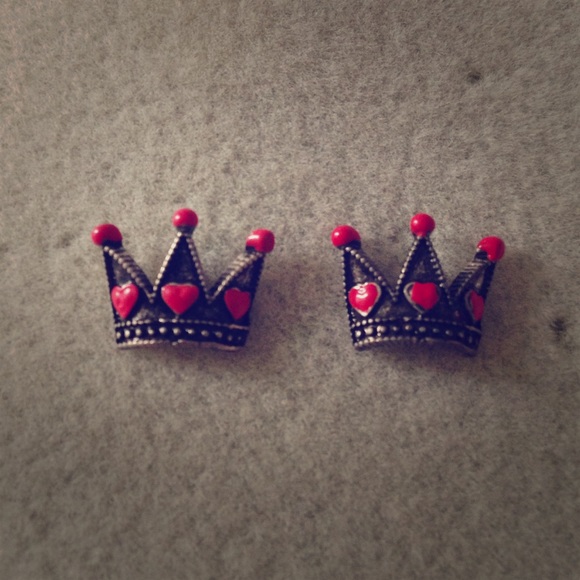 Queen of hearts earrings