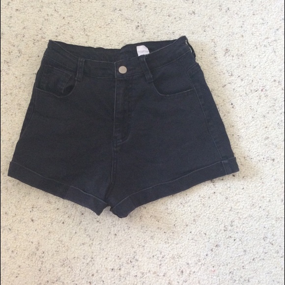 Brandy Melville shorts - Picture 2 of 4