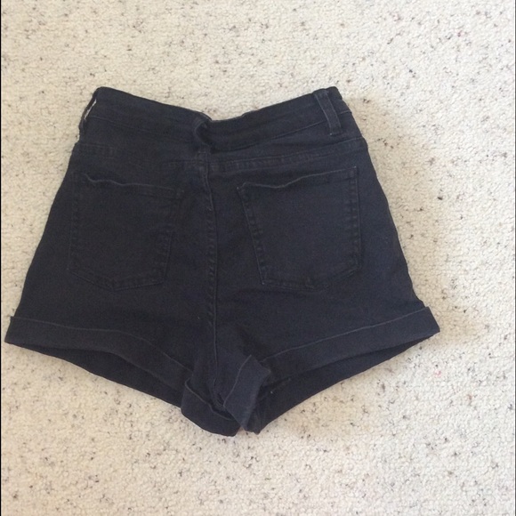 Brandy Melville shorts - Picture 3 of 4