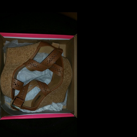Brown Strapped Wedges!! Need to go! - Picture 4 of 4