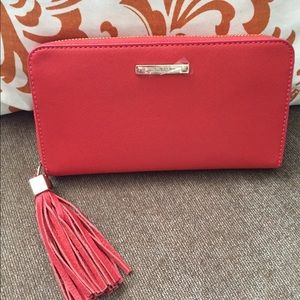 Stella & Dot Mercer zip wallet