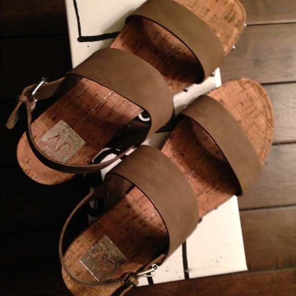 Price drop Dolce Vita Bodhi sandals