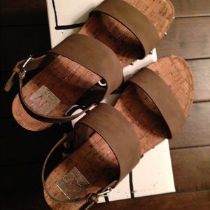 Price drop Dolce Vita Bodhi sandals