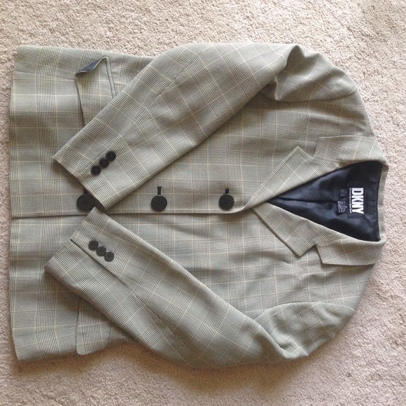 Tan and black blazer.
