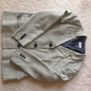 Tan and black blazer.