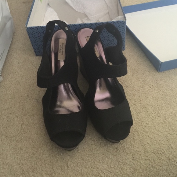 Vera Wang Wedges