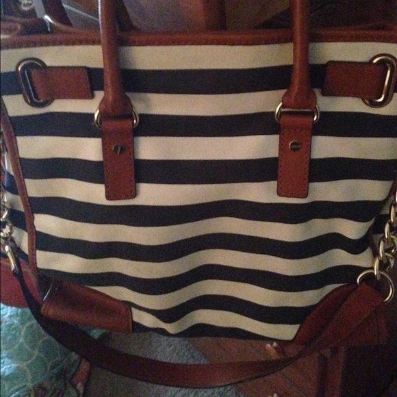 EUC AUTHENTIC MK NAVY AND OPTIC WHITE - Picture 2 of 3