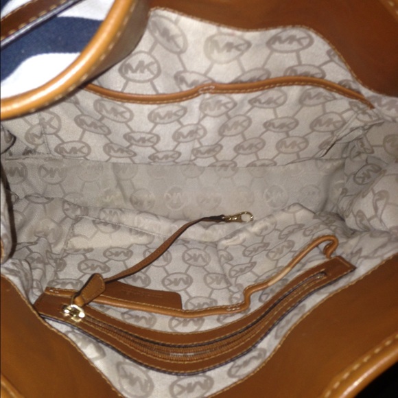 EUC AUTHENTIC MK NAVY AND OPTIC WHITE - Picture 3 of 3