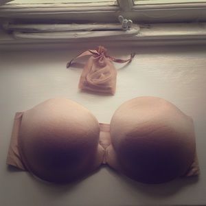 📚SALE📚36D strapless nude Victoria secret bra