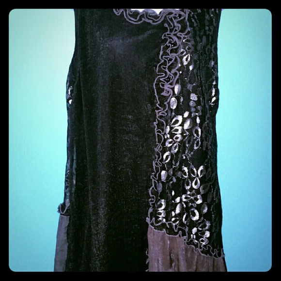 Boutique tunic/dress/top comes little above knees