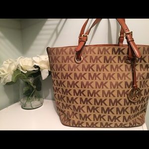 Authentic Michael Kors Jet Set Logo Tote👜