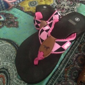FLIP FLOPS