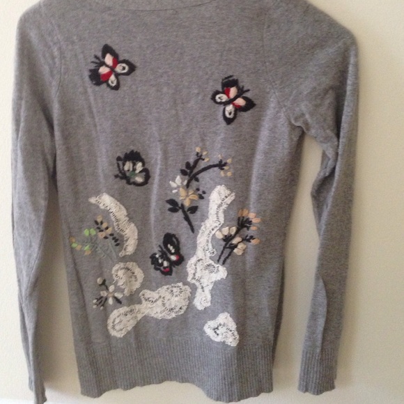 Gray cardigan with back embroidery