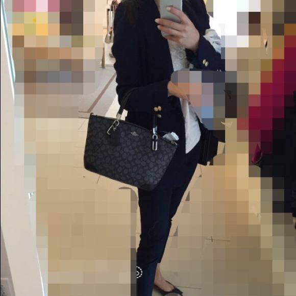 Coach KELSEY SATCHEL IN SIGNATURE WITH LEATHER