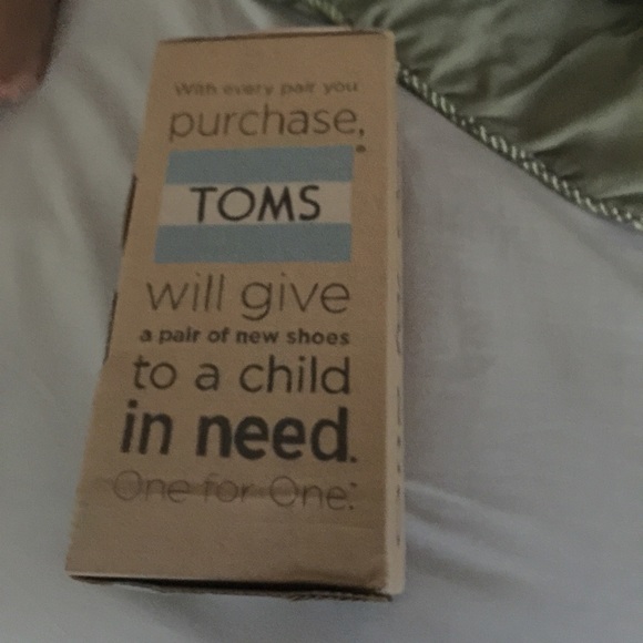 Brand New TOMS