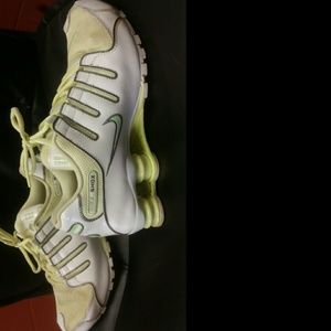 Nike shox sz 9 guc some staining