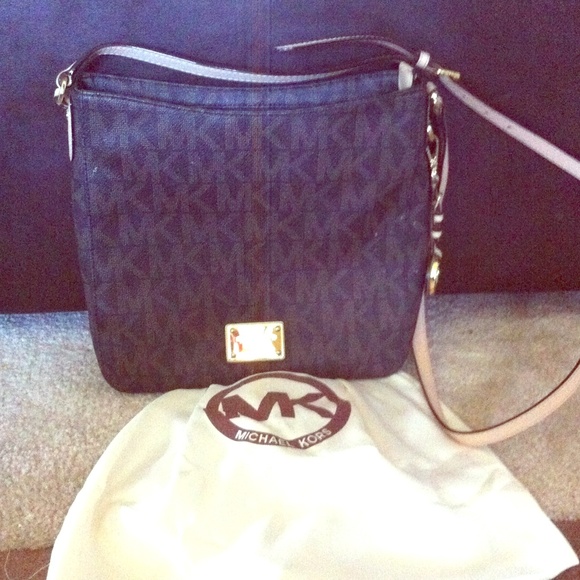 Michael kors cross body