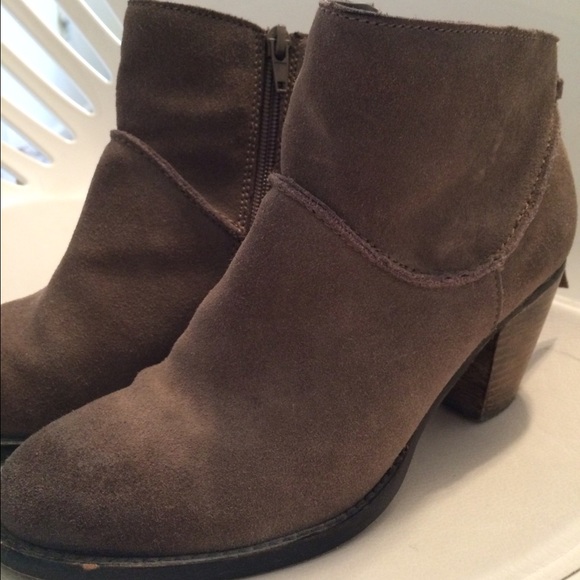 Steve Madden light brown booties