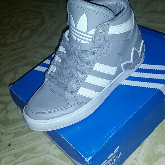Adidas high top - Picture 2 of 3