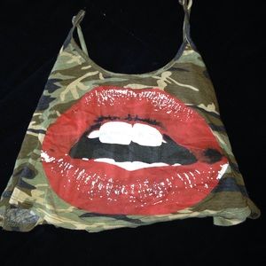 Camouflage / camo crop top with lips