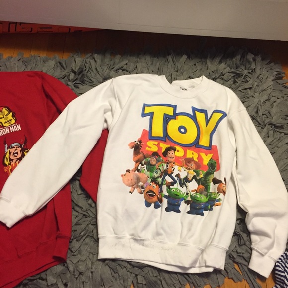 Character sweaters bundle - Picture 2 of 2