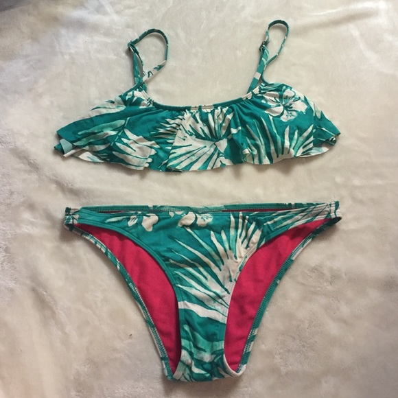 Barely used green and white full set swimsuit.
