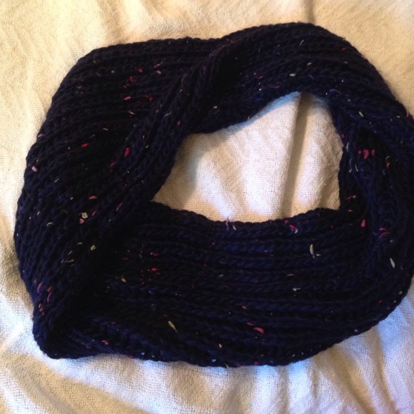 Infinity scarf - Picture 1 of 2