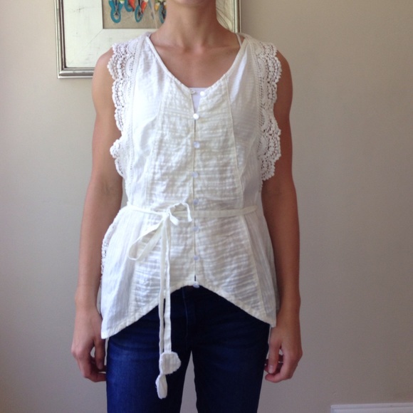 Cream colored tank with lace