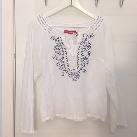 Gloria Vanderbilt embroidered white blouse