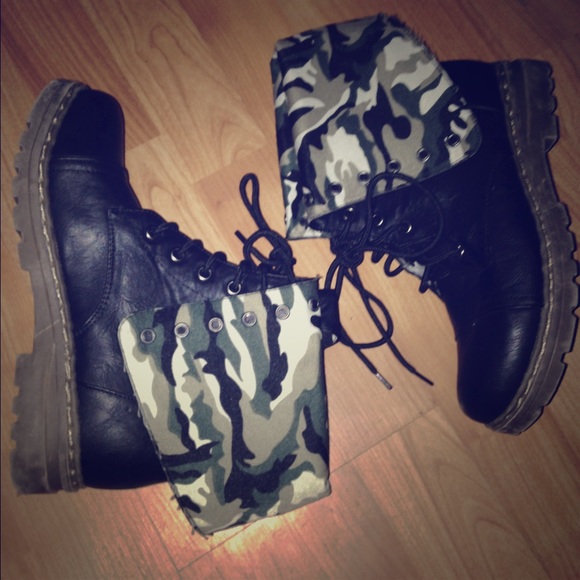 Black & army combat boots 👢