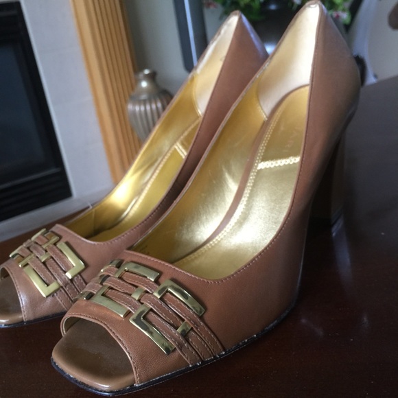 Tahari Shoes - Tahari Heels *NEED GONE*