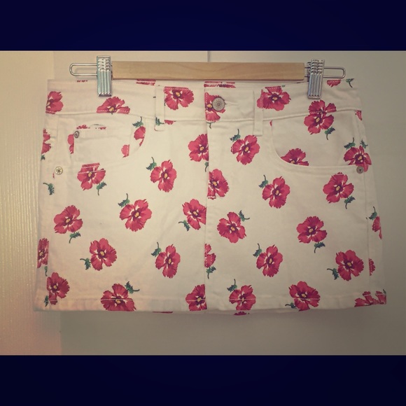 Abercrombie & Fitch Floral skirt - white/red