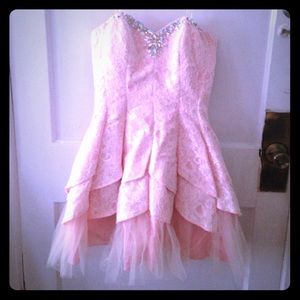 Short, Lace, tulle, beaded sweetheart neck dress