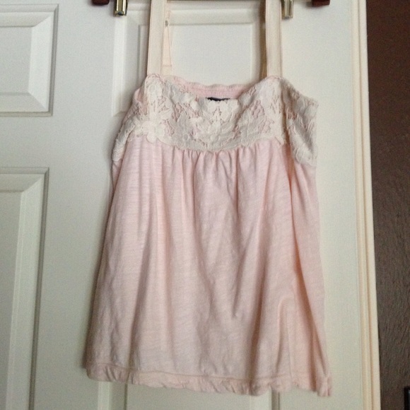 Baby pink flowey top.