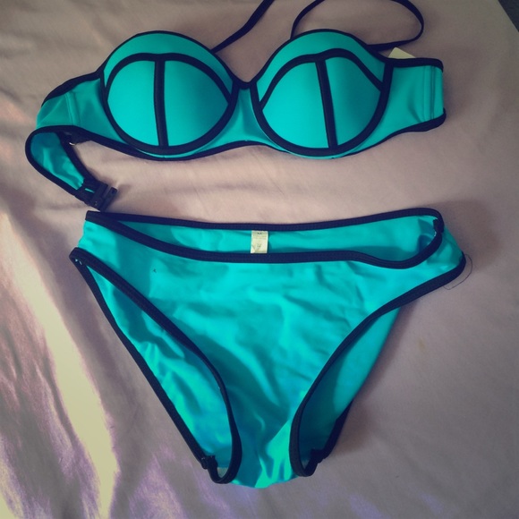 Aqua bathing suit