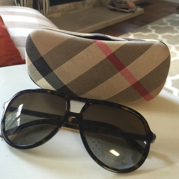 💯Authentic Aviator Burberry sunglasses‼️ - Picture 2 of 6