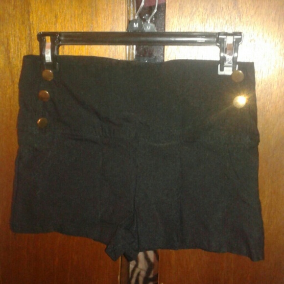 Valia Black High-waisted Stretchy Shorts