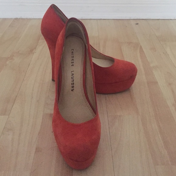 Orange pumps