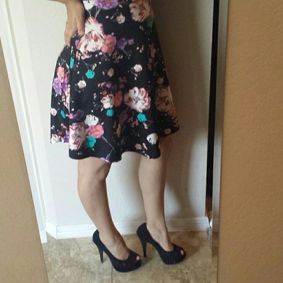 Flora Dress! - Picture 2 of 4