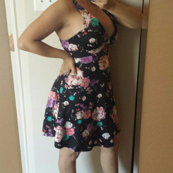 Flora Dress! - Picture 3 of 4