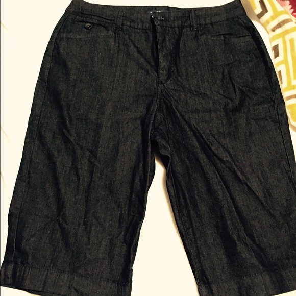 Bandolino Bermuda length shorts*dark wash