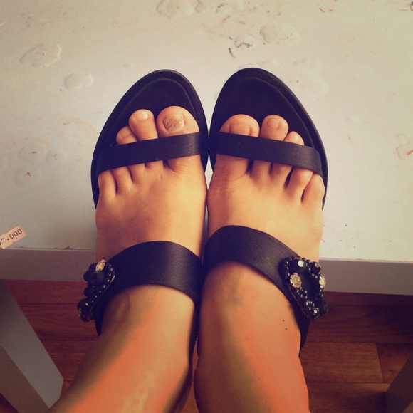 Black satin with jewel on the side sandal