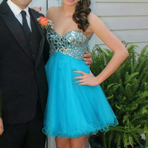 Very pretty blue prom dress