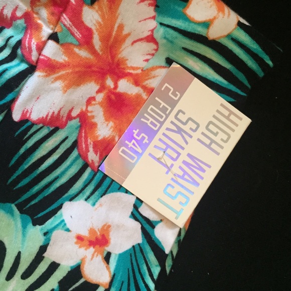 ✨SOLD✨ NWT Victoria's Secret PINK Skirt - Picture 3 of 4