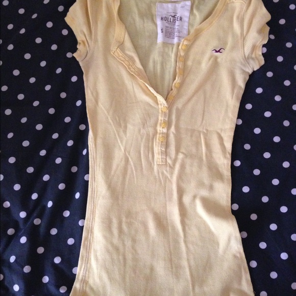 Hollister shirt small