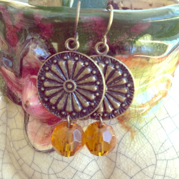 Earrings - Picture 1 of 2