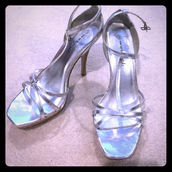 Wet seal silver sandal pump