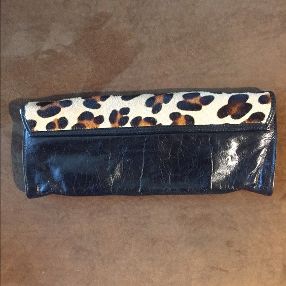 Charles David Leopard and Black clutch - Picture 4 of 4